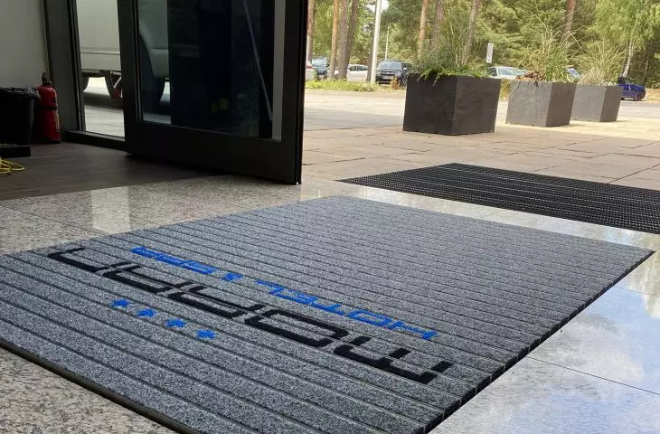 NOWOŚĆ! Przykład wycieraczki aluminiowej z logo obiektu