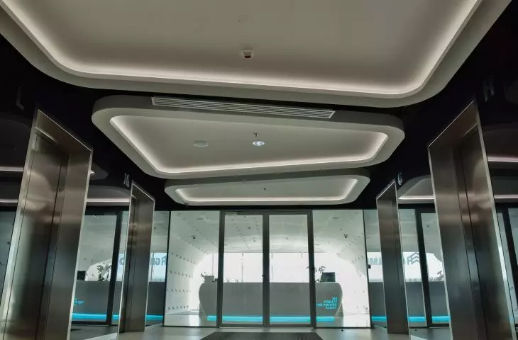 Notches in the HELPER MTP prefabricated elements allow you to arrange any shape and line of development on the ceiling and walls 
