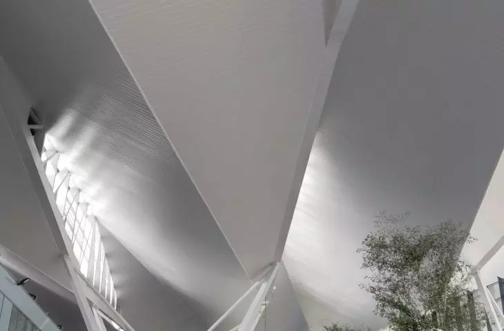 Gdansk Airport, 300C/L metal ceiling
