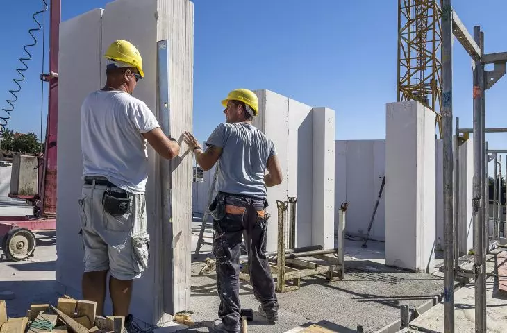Ytong Panel SWE Ultra+ umożliwia wznoszenie ciepłych i energooszczędnych ścian jednowarstwowych