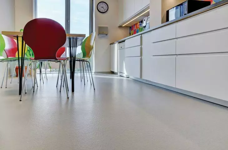 Peran PGF – posadzka z płatkami
