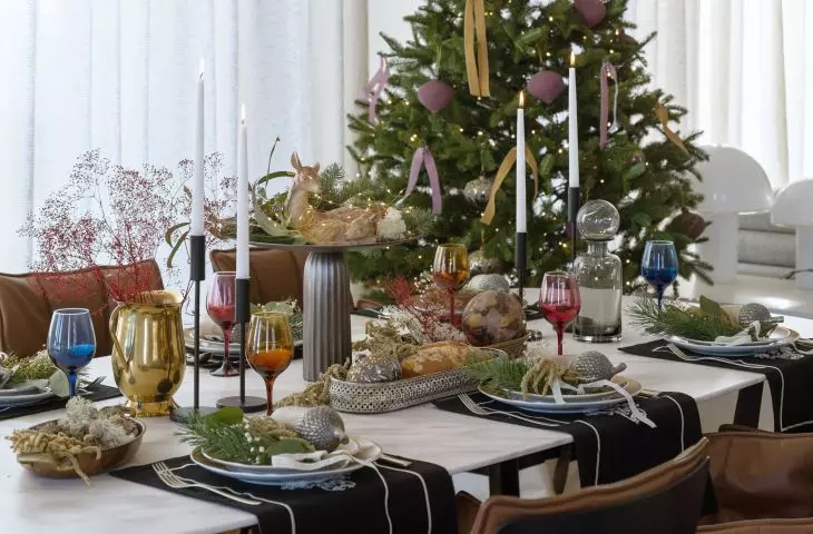 A fragrant Christmas tree brings a festive atmosphere