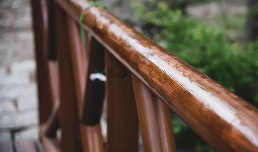 Wooden balustrade will maintain a beautiful appearance for years, provided regular impregnation. Wood can be a stylish finish for traditional buildings