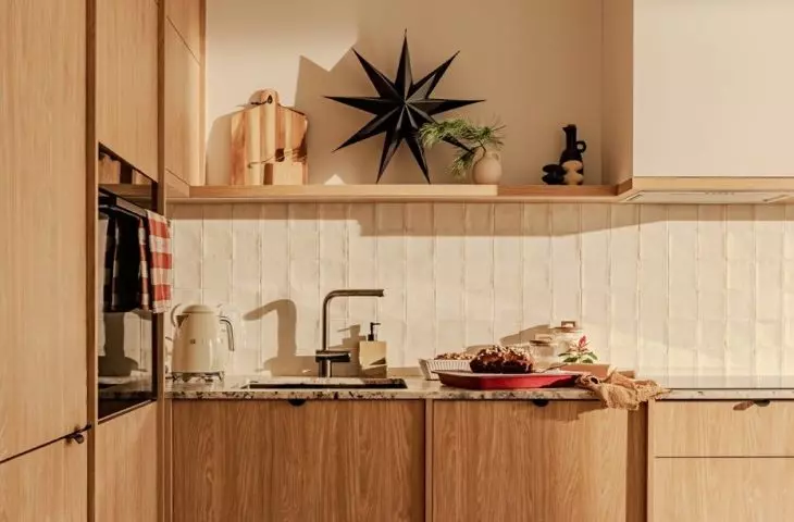 The tiles above the development are irregularly shaped