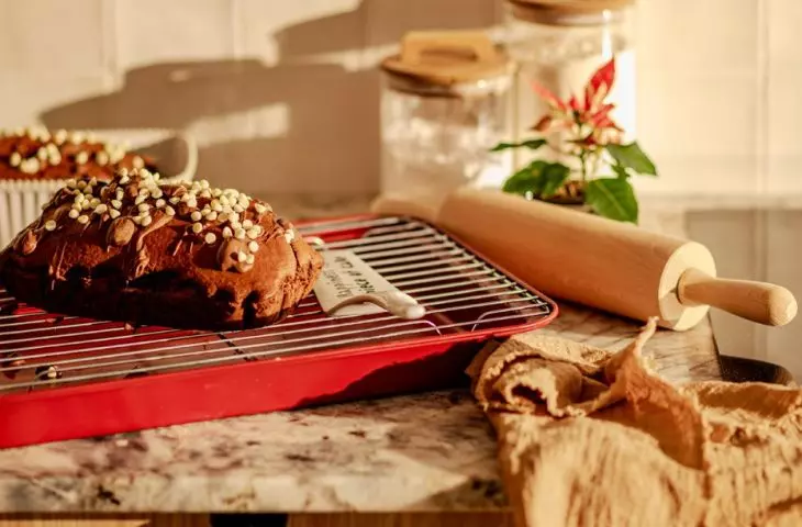The interior is filled with the smell of spices, added to freshly baked gingerbread