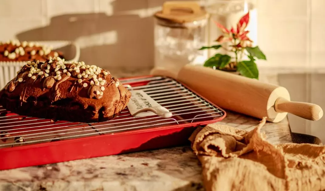The interior is filled with the smell of spices, added to freshly baked gingerbread