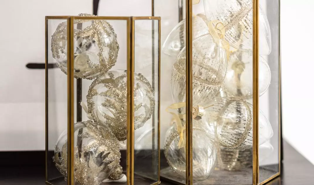 Decorative bubbles look beautiful in a glass dome