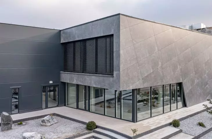 Porcelain stoneware for facades or TUBADZIN AIRFLOW SYSTEM