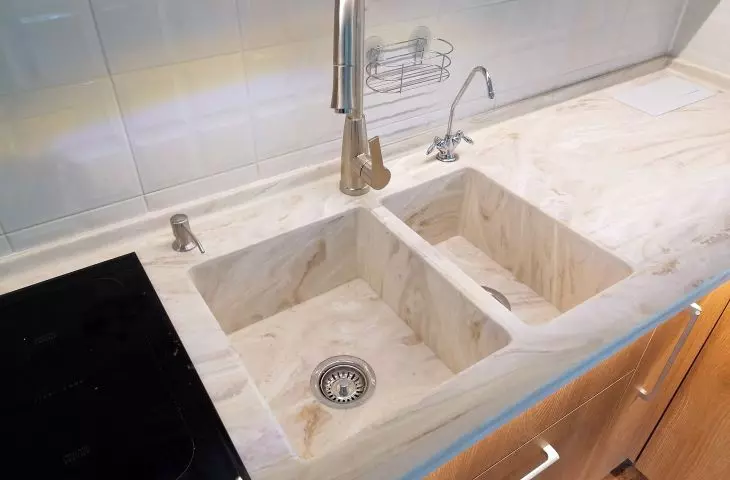 Integrated sinks
