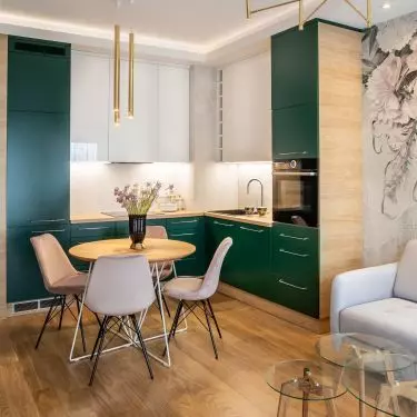 Several people can sit at the round table, at the same time it does not take up much space