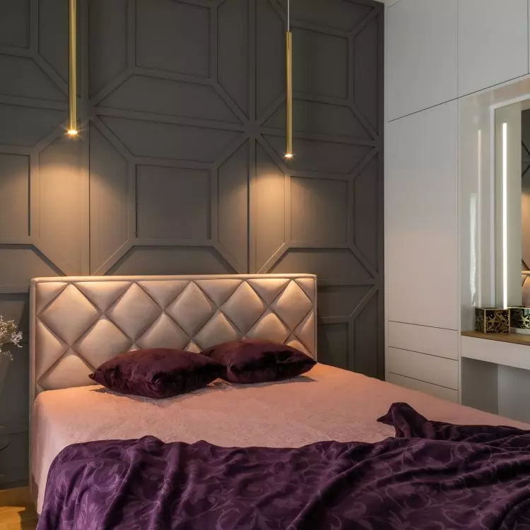 The wall behind the bed is decorated with striking stucco