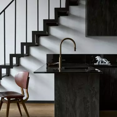 On the fronts of the kitchen development there is a concrete decor