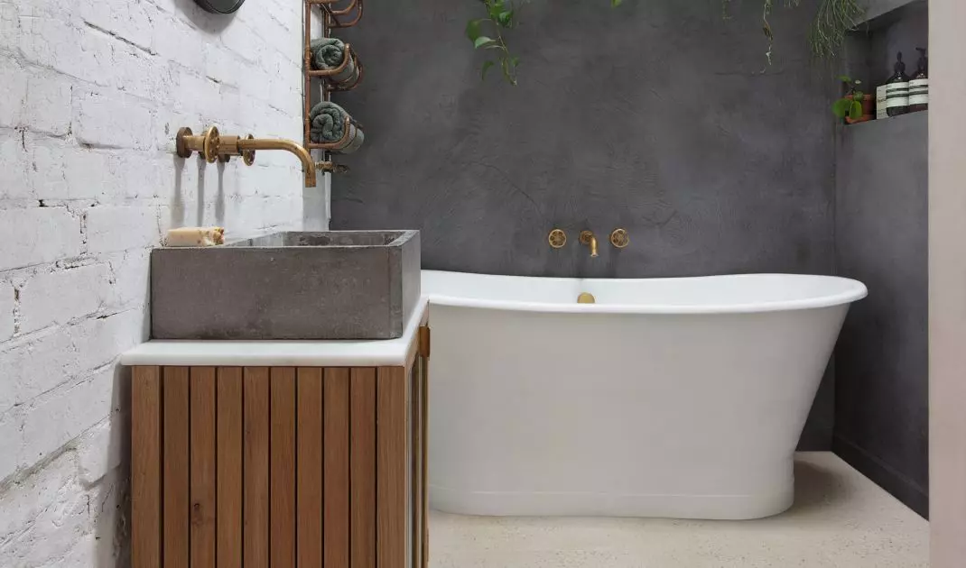Łazienka w stylu quiet luxury przypomina salon kąpielowy 