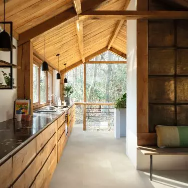 L-shaped or U-shaped kitchens replace built-ins on one wall