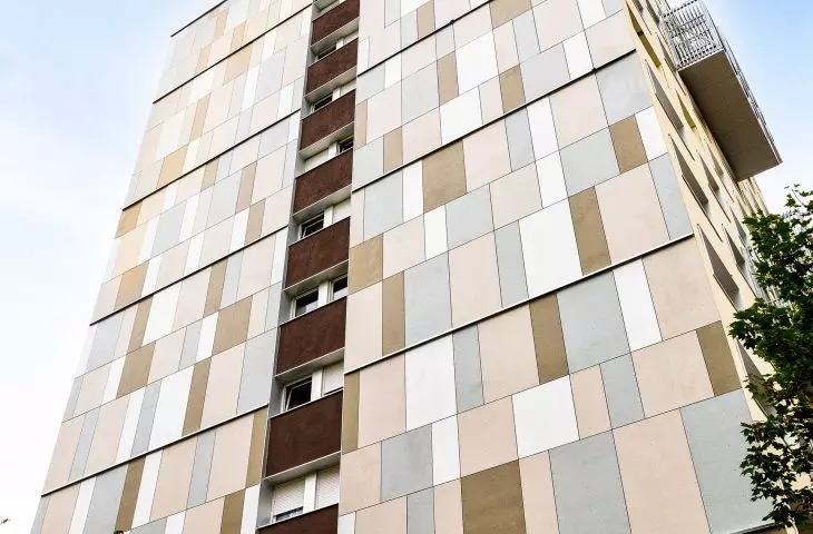 Example of application of Hardie Panel Smooth: Renovation of a residential building in Dijon (France) in several HardiePanel colors, 2020