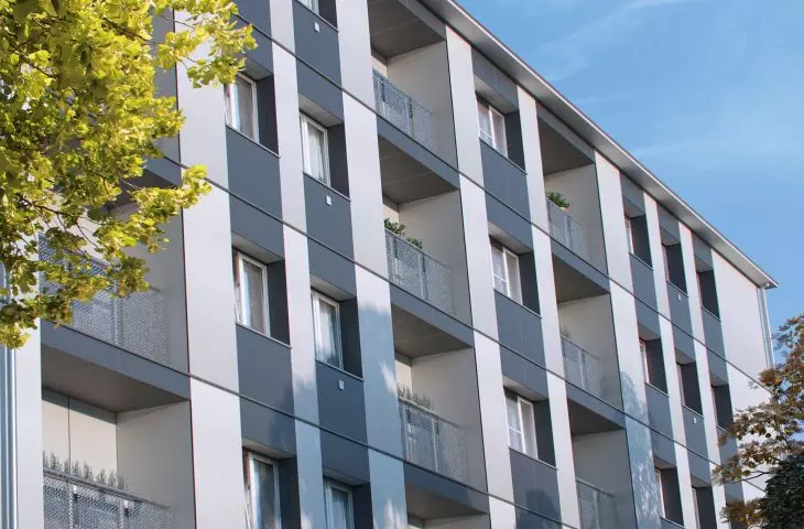 Example of application of Hardie Panel in Anthracite Grey / Arctic White, renovation of a residential building, Germany