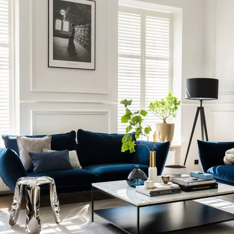 The interior is located in a townhouse in Warsaw's Praga district