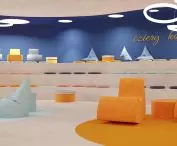 Na piętrze znajduje się sala do integracji 