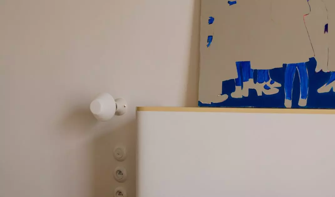 The wall is decorated with a painting by Iwona Kobryn