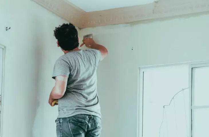 If you want to refresh the color of the walls in your house or apartment, you can do it in the winter without any worries