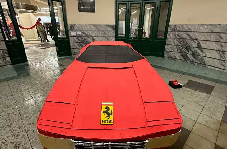 Makieta ferrari wykonana przez Adama Żądło