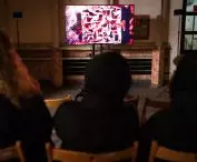 Na wystawie zorganizowano również pokaz filmów wykonanych na kierunku Sztuka i Media. Na zdjęciu film Weroniki Juszczyk