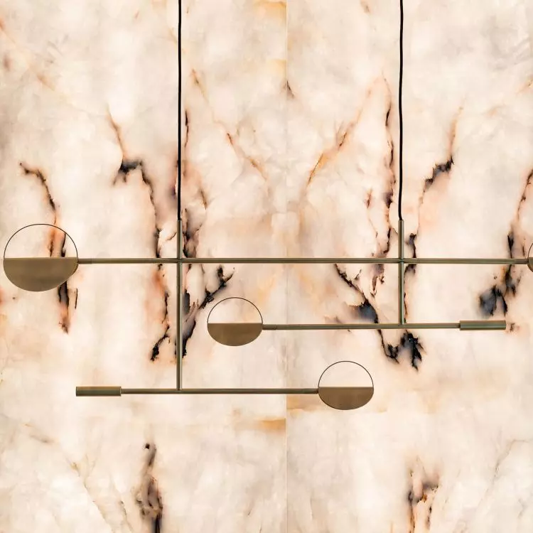 The main decoration of the kitchen is illuminated onyx