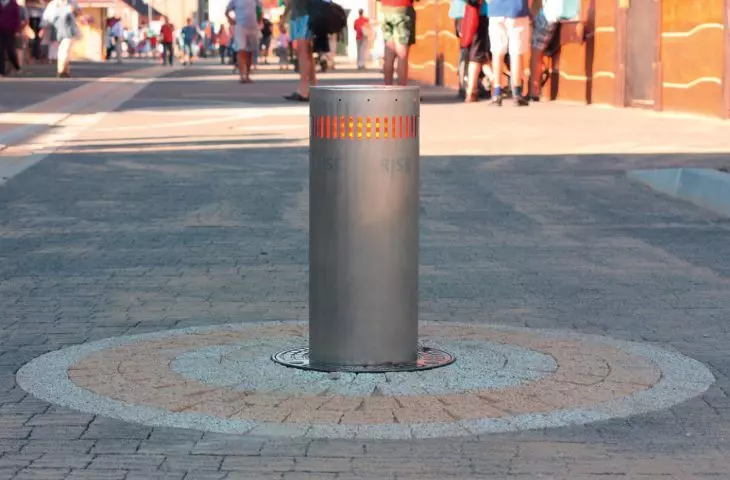 Barriers, retractable automatic posts, gate automation