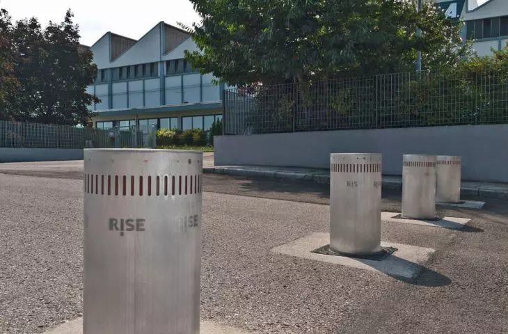 Barriers, retractable automatic posts, gate automation