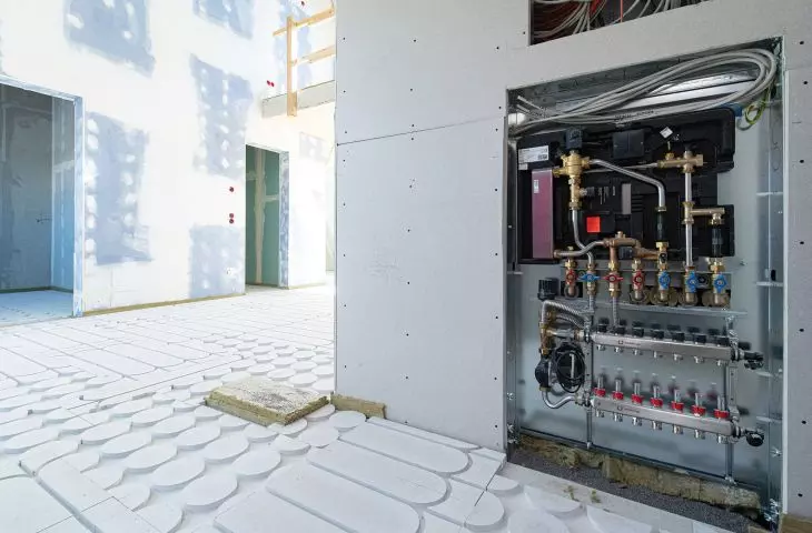 Przykład ułożenia fermacell® Therm 25™ w obszarze rozdzielacza grzewczego 