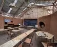 jedna z klas, ze specjalnie zaprojektowanymi modułowymi meblami