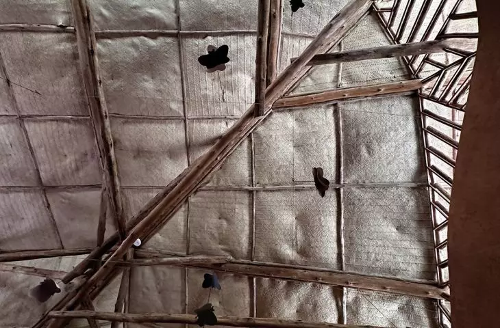 woven by local artisans, the roof simultaneously protects from the sun and gently lets light into the halls