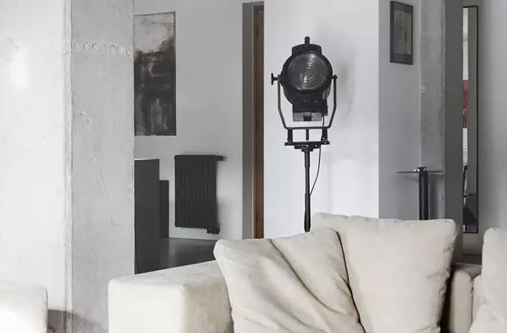 Structural pillars have become an interior decoration