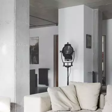 Structural pillars have become an interior decoration