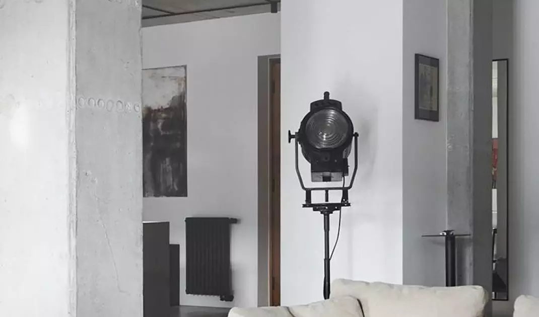 Structural pillars have become an interior decoration