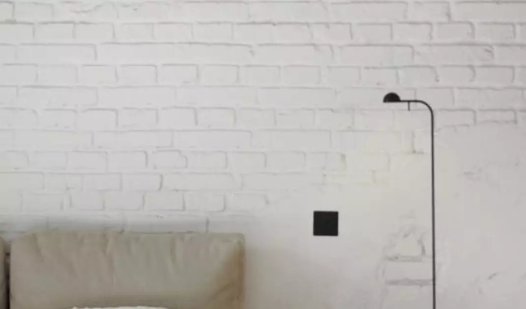 Throughout the apartment you will find black lamps