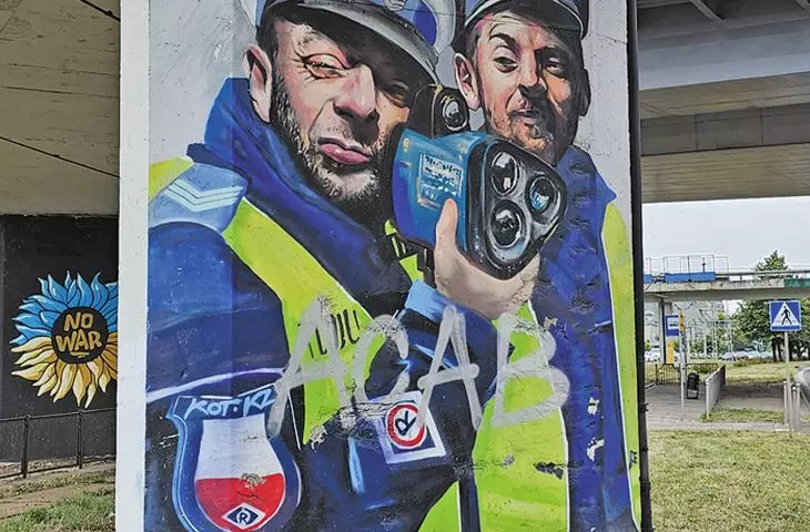 from the murals emerges a kind of Szczecin narrative reporting the identity of a rebel, a community of self-ironic, witty and possessed of temperament and character... like it! 