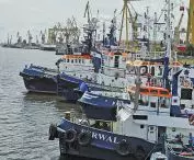 This forest of cranes, masts, a feast of hulls ... madness!