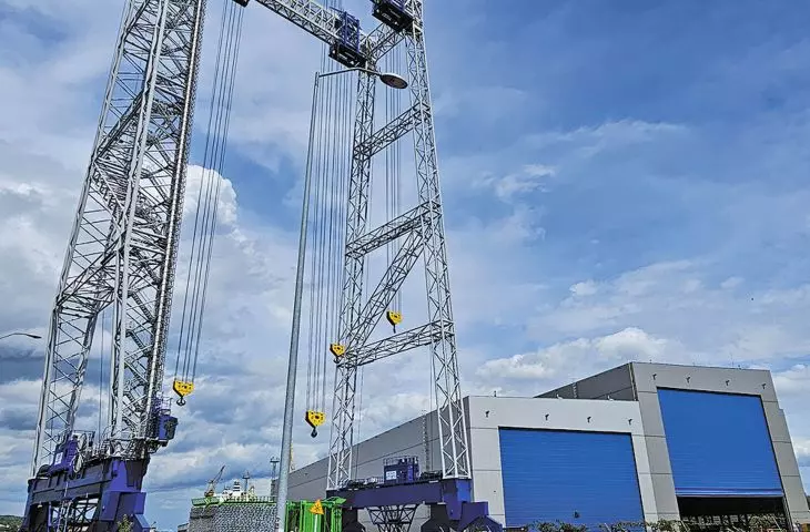 a monstrous gantry crane on Gryfia Island: the tallest in Poland and one of the tallest in the world, it can lift and move objects weighing up to 1400 tons to a height of 100 meters