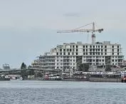 życie toczy się nad wodą — wykluwa się tu największy w Polsce waterfront i klasa średnia wyposażona standardowo w jachty