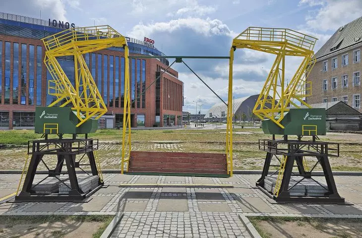 The bench explores the motif of one of the symbols of Szczecin - the characteristic 