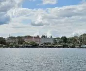 delta Odry jak Luizjana — te malutkie pudełka to blaszane garaże nad samą wodą, bardzo zróżnicowane są tu zakamary