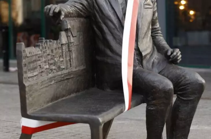 Ławeczka Pawła Adamowicza