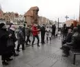 Figura zamordowanego prezydenta znajduje się przy nabrzeżu Motławy