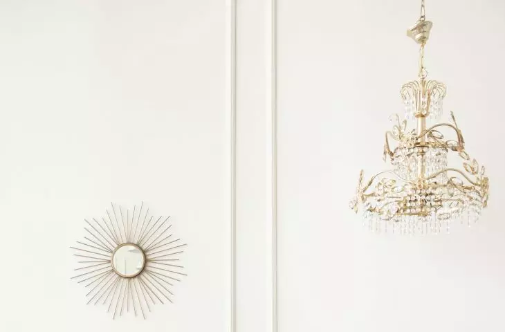 A chandelier made of crystals will be perfect for a quiet luxury style arrangement