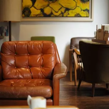 Natural leather is a stylish and elegant upholstery material. Due to its smooth surface, it is an excellent choice for allergy sufferers