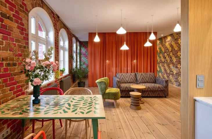 The walls of the apartment are covered with rhythmic decorations