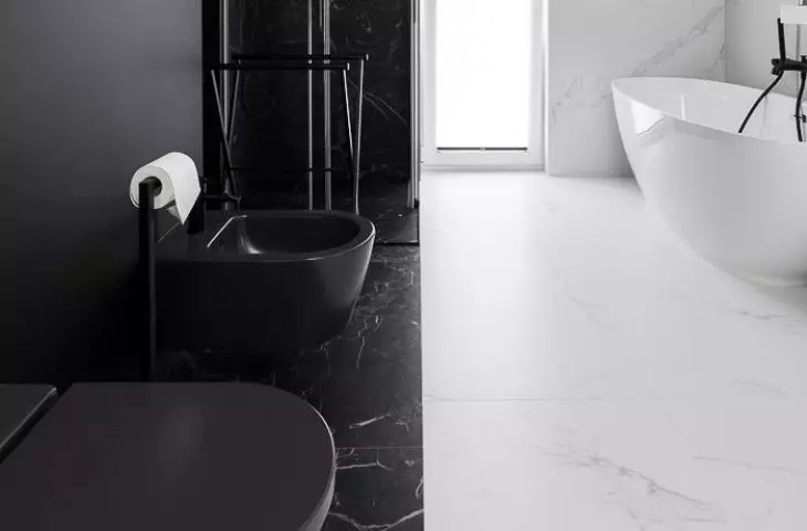 Even before the work began, the investor chose white and black tiles