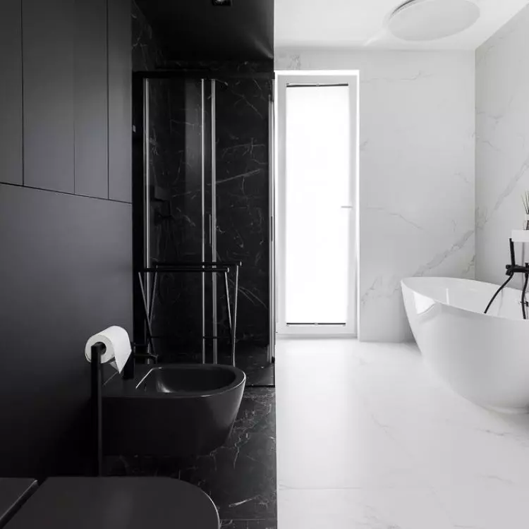 Even before the work began, the investor chose white and black tiles