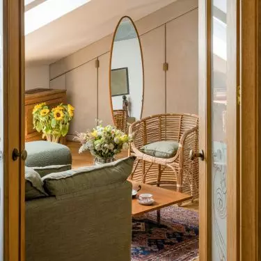 Modern furnishings have been combined with vintage elements